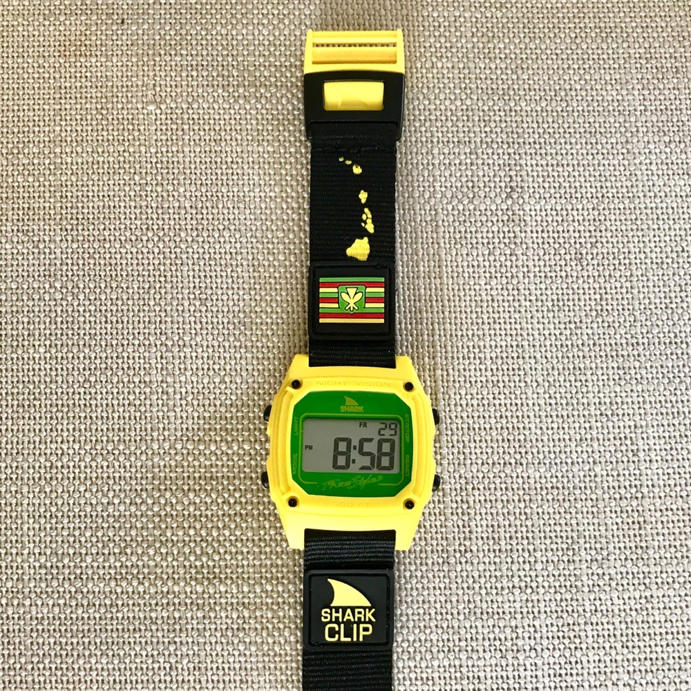 SHARK CLASSIC CLIP HAWAII BLACK YELLOW